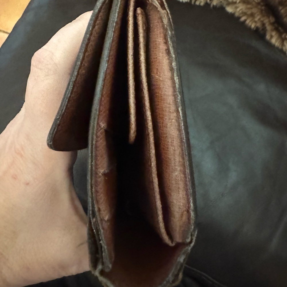 Louis Vuitton Vintage Sarah Monogram Wallet - Picture 2 of 13